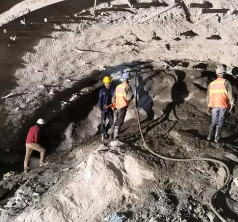 梅列拱顶带模注浆料的施工流程及注意事项